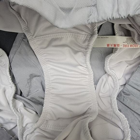 Fōmovement Shorts L Smocked Waist Lined Lightweight Activecore - Picture 8 of 9